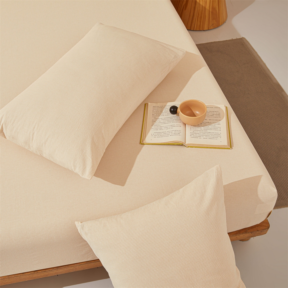 91家纺网 家纺一手货源 找家纺 女子家纺 2026新款全棉色织水洗纯色条格纯棉单层床笠床垫保护套 拾忆-条纹卡其