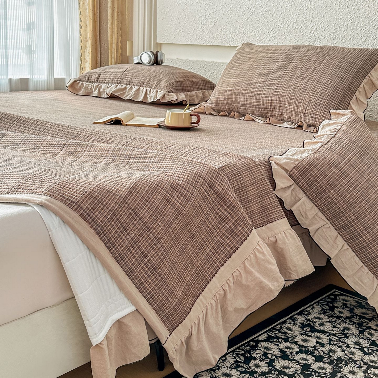 91家纺网 家纺一手货源 找家纺 暖居 2026新款大尺寸全棉色织花边款榻榻米农村大炕盖 云曲