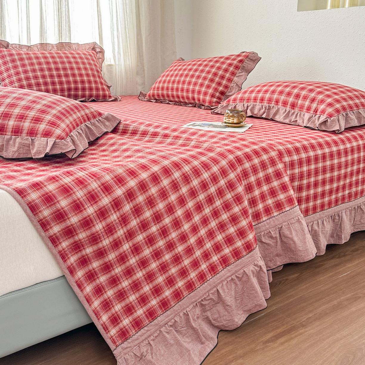 91家纺网 家纺一手货源 找家纺 暖居 2026新款大尺寸全棉色织花边款榻榻米农村大炕盖 圣诞格