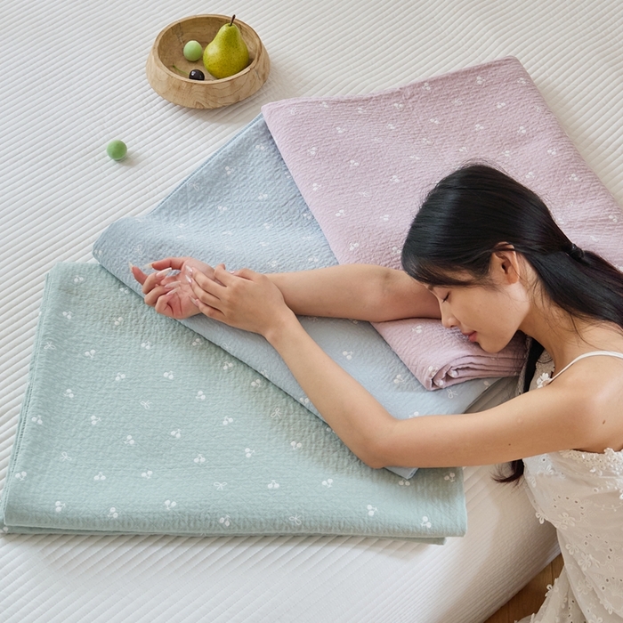 91家纺网 家纺一手货源 找家纺 沐瑟家纺 2025新款亲肤舒适色织提花纱布床盖三件套盖毯毯子-樱桃系列 樱桃绿色