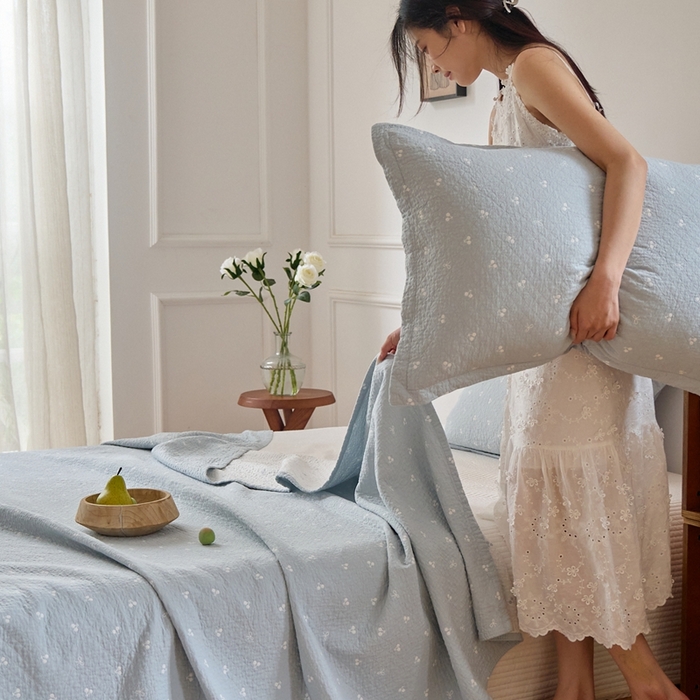 91家纺网 家纺一手货源 找家纺 沐瑟家纺 2025新款亲肤舒适色织提花纱布床盖三件套盖毯毯子-樱桃系列 樱桃蓝色