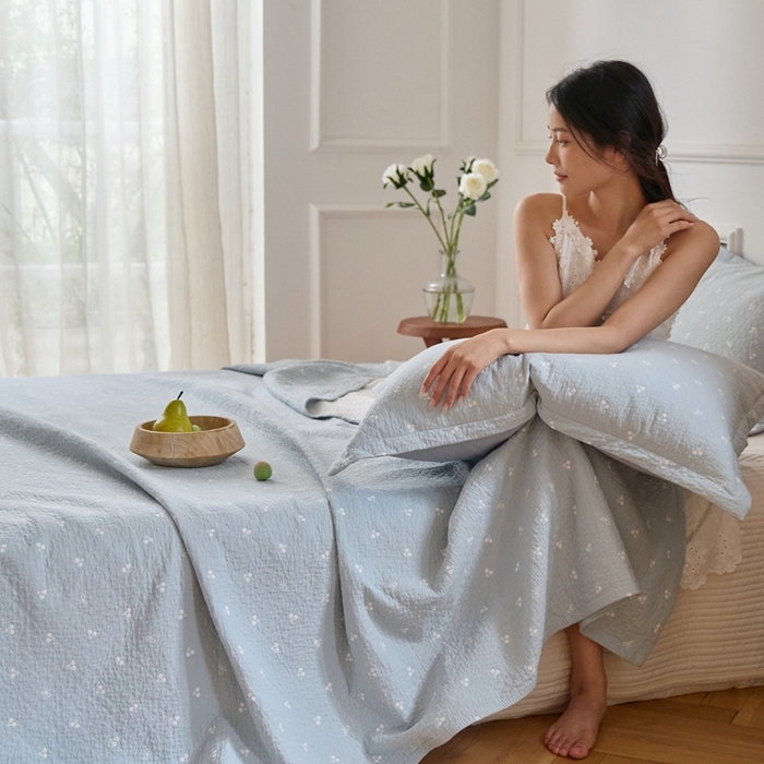 91家纺网 家纺一手货源 找家纺 沐瑟家纺 2025新款亲肤舒适色织提花纱布床盖三件套盖毯毯子-樱桃系列 樱桃蓝色