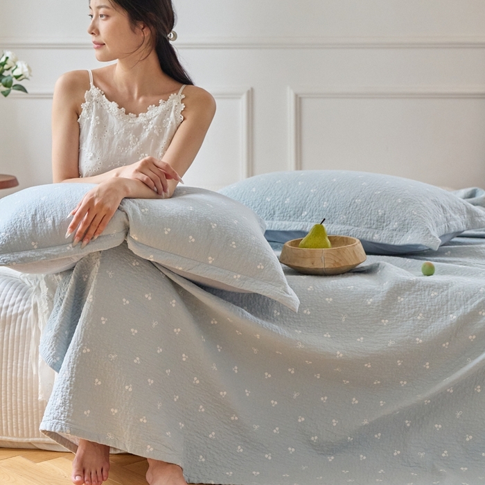 91家纺网 家纺一手货源 找家纺 沐瑟家纺 2025新款亲肤舒适色织提花纱布床盖三件套盖毯毯子-樱桃系列 樱桃蓝色