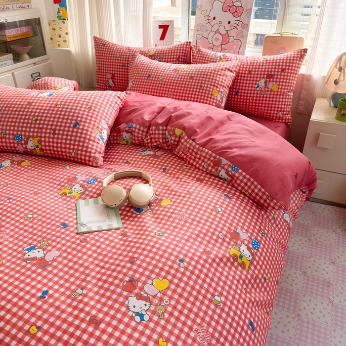 91家纺网 家纺一手货源 找家纺 曼之夏 2026新款全棉三丽鸥正版授权卡通四件套 红格凯蒂