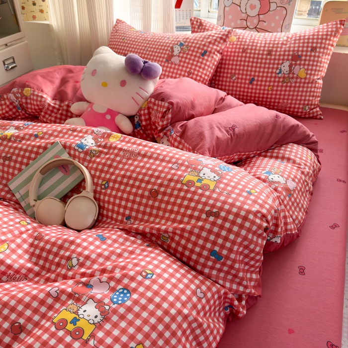 91家纺网 家纺一手货源 找家纺 曼之夏 2026新款全棉三丽鸥正版授权卡通四件套 红格凯蒂