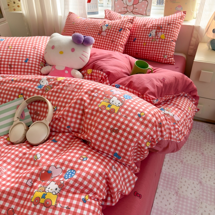 91家纺网 家纺一手货源 找家纺 曼之夏 2026新款全棉三丽鸥正版授权卡通四件套 红格凯蒂