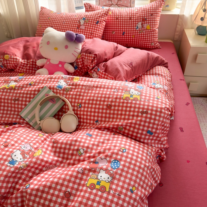 91家纺网 家纺一手货源 找家纺 曼之夏 2026新款全棉三丽鸥正版授权卡通四件套 红格凯蒂