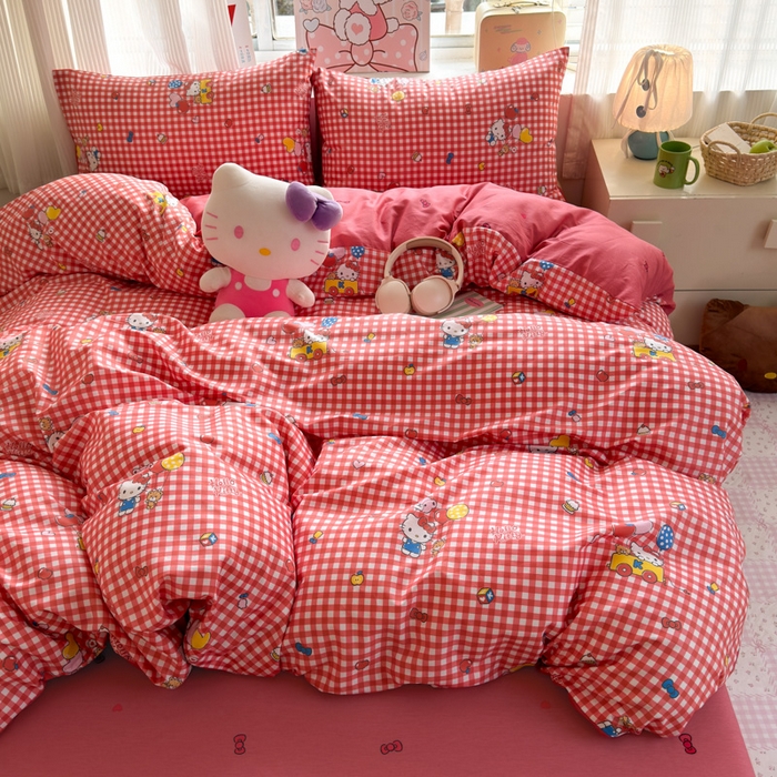 91家纺网 家纺一手货源 找家纺 曼之夏 2026新款全棉三丽鸥正版授权卡通四件套 红格凯蒂