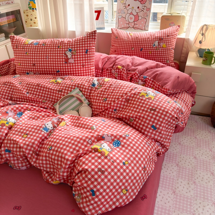 91家纺网 家纺一手货源 找家纺 曼之夏 2026新款全棉三丽鸥正版授权卡通四件套 红格凯蒂