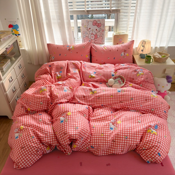 91家纺网 家纺一手货源 找家纺 曼之夏 2026新款全棉三丽鸥正版授权卡通四件套 红格凯蒂