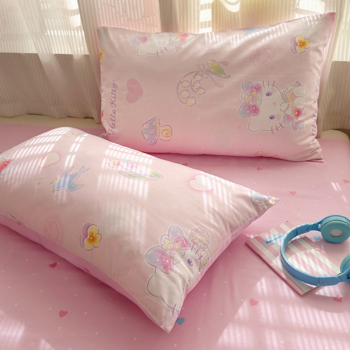 91家纺网 家纺一手货源 找家纺 曼之夏 2026新款全棉三丽鸥正版授权卡通四件套 蘑菇凯蒂