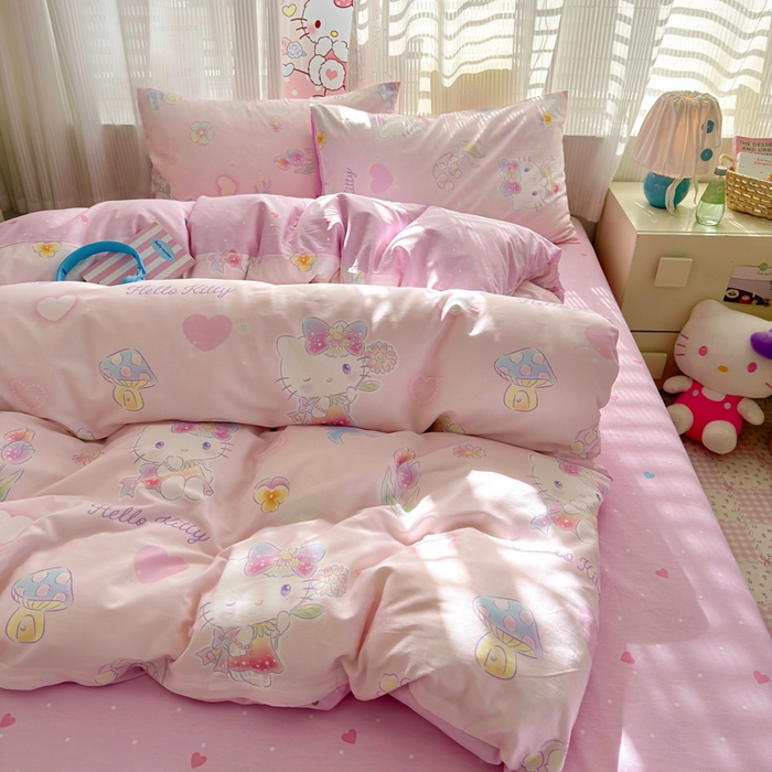 91家纺网 家纺一手货源 找家纺 曼之夏 2026新款全棉三丽鸥正版授权卡通四件套 蘑菇凯蒂