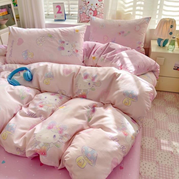 91家纺网 家纺一手货源 找家纺 曼之夏 2026新款全棉三丽鸥正版授权卡通四件套 蘑菇凯蒂