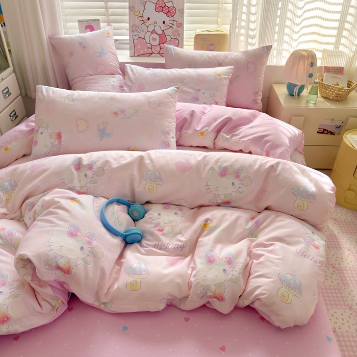 91家纺网 家纺一手货源 找家纺 曼之夏 2026新款全棉三丽鸥正版授权卡通四件套 蘑菇凯蒂