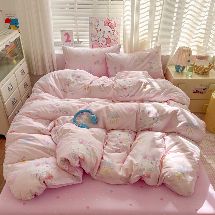 91家纺网 家纺一手货源 找家纺 曼之夏 2026新款全棉三丽鸥正版授权卡通四件套 蘑菇凯蒂