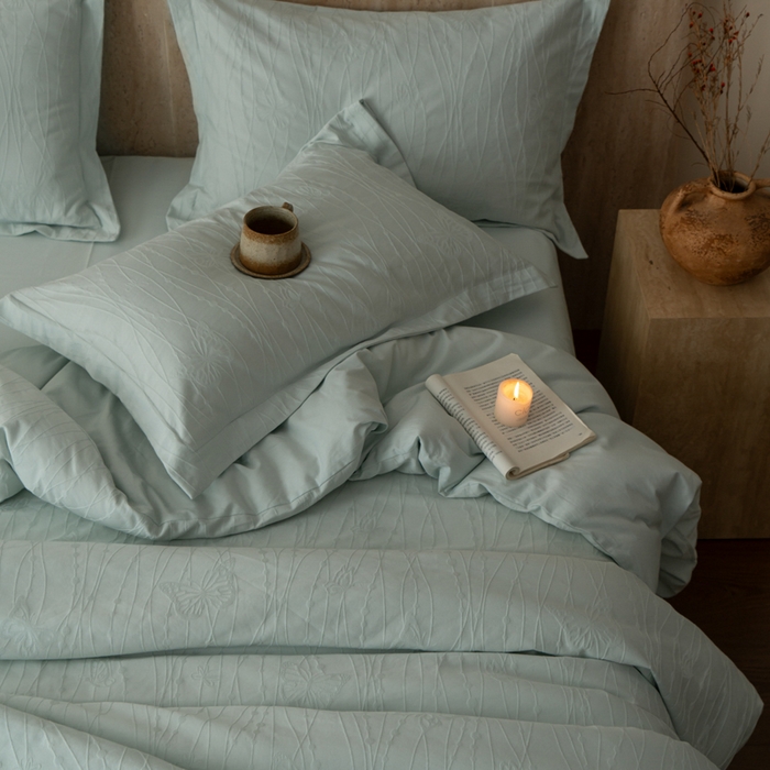 91家纺网 家纺一手货源 找家纺 爱思佳 2026新款A类全棉60s浮雕亮面提花系列四件套 蝶梦蓝