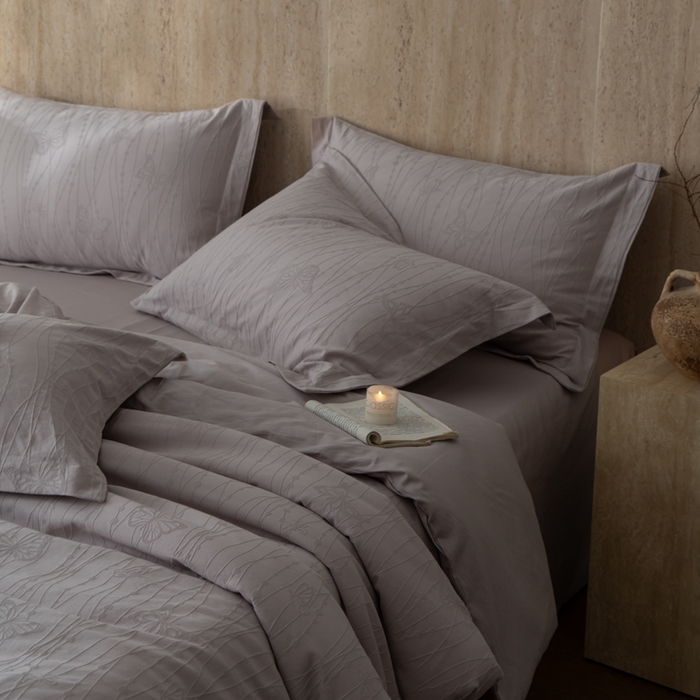 91家纺网 家纺一手货源 找家纺 爱思佳 2026新款A类全棉60s浮雕亮面提花系列四件套 蝶梦紫