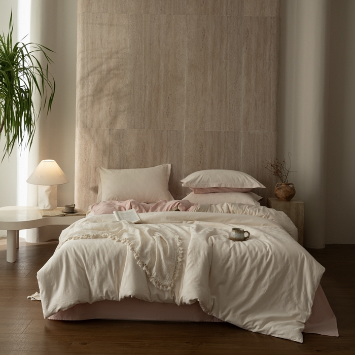 91家纺网 家纺一手货源 找家纺 爱思佳 2026新款A类全棉60s浮雕亮面提花系列四件套 蝶舞-粉