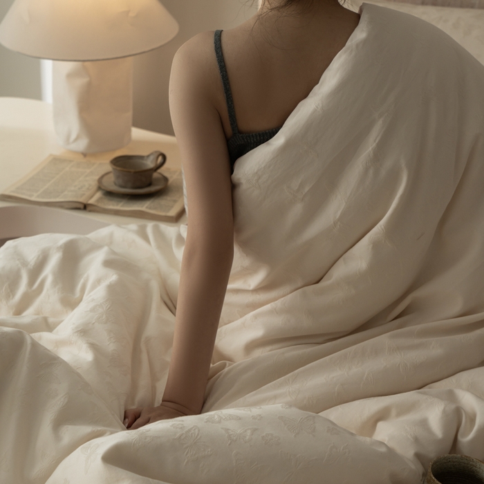 91家纺网 家纺一手货源 找家纺 爱思佳 2026新款A类全棉60s浮雕亮面提花系列四件套 蝶舞-粉