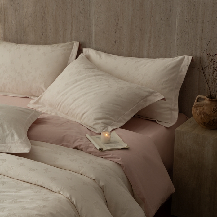 91家纺网 家纺一手货源 找家纺 爱思佳 2026新款A类全棉60s浮雕亮面提花系列四件套 蝶舞-粉