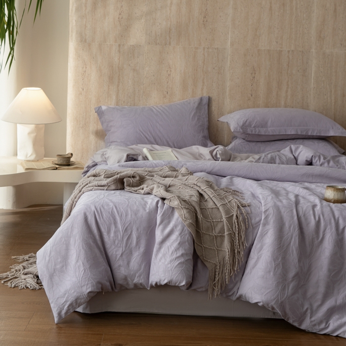 91家纺网 家纺一手货源 找家纺 爱思佳 2026新款A类全棉60s浮雕亮面提花系列四件套 枫韵紫