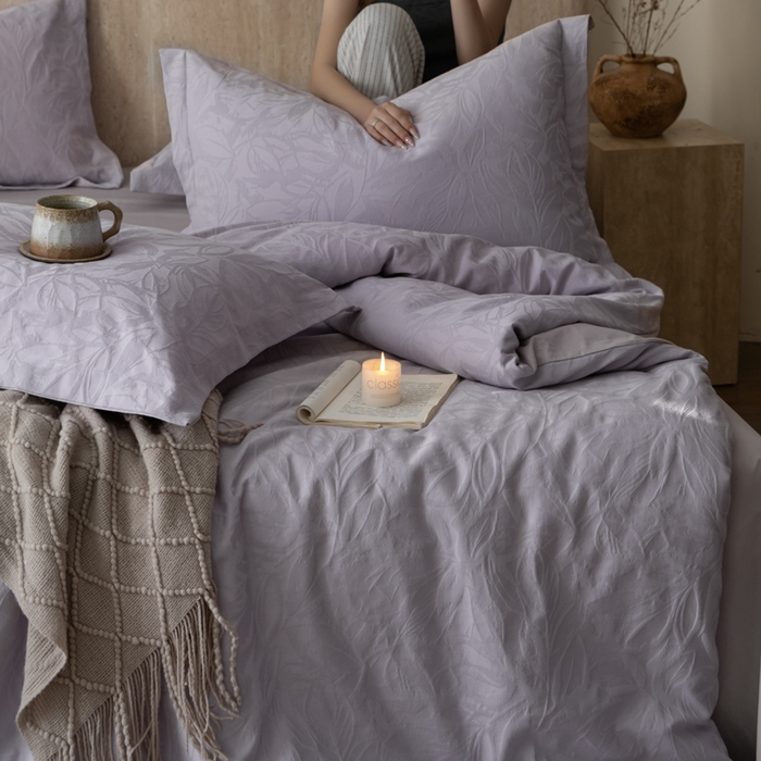 91家纺网 家纺一手货源 找家纺 爱思佳 2026新款A类全棉60s浮雕亮面提花系列四件套 枫韵紫