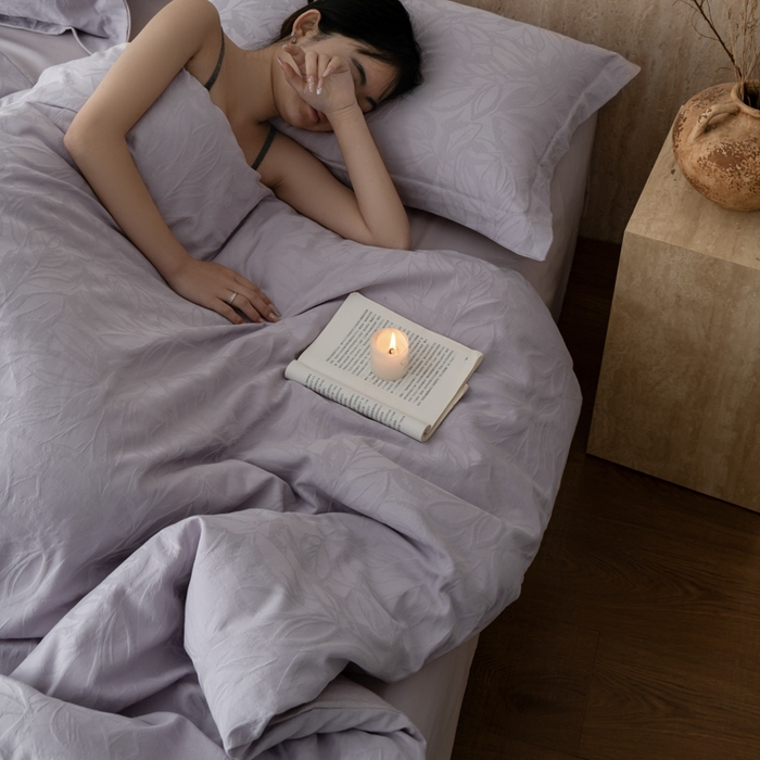 91家纺网 家纺一手货源 找家纺 爱思佳 2026新款A类全棉60s浮雕亮面提花系列四件套 枫韵紫