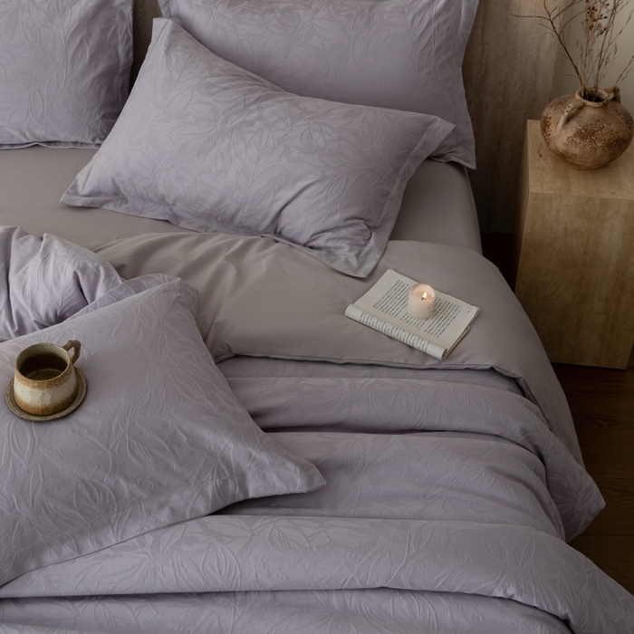 91家纺网 家纺一手货源 找家纺 爱思佳 2026新款A类全棉60s浮雕亮面提花系列四件套 枫韵紫