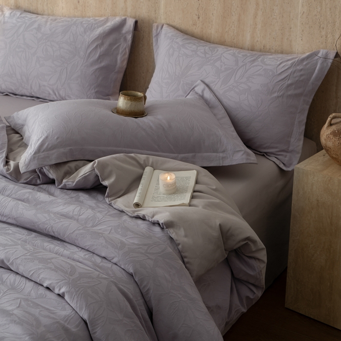 91家纺网 家纺一手货源 找家纺 爱思佳 2026新款A类全棉60s浮雕亮面提花系列四件套 枫韵紫