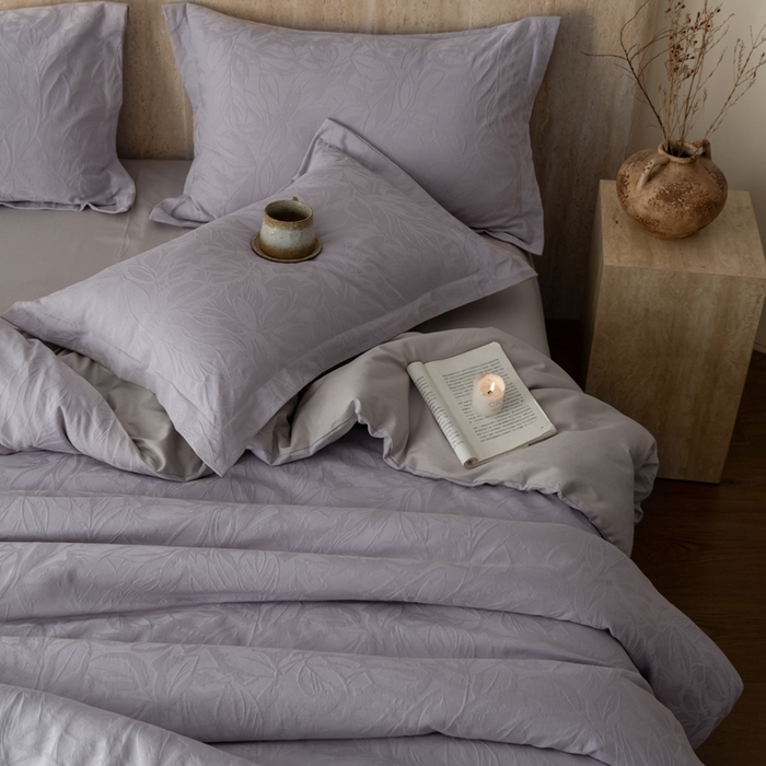 91家纺网 家纺一手货源 找家纺 爱思佳 2026新款A类全棉60s浮雕亮面提花系列四件套 枫韵紫