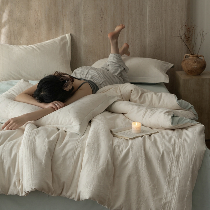 91家纺网 家纺一手货源 找家纺 爱思佳 2026新款A类全棉60s浮雕亮面提花系列四件套 花漾-蓝