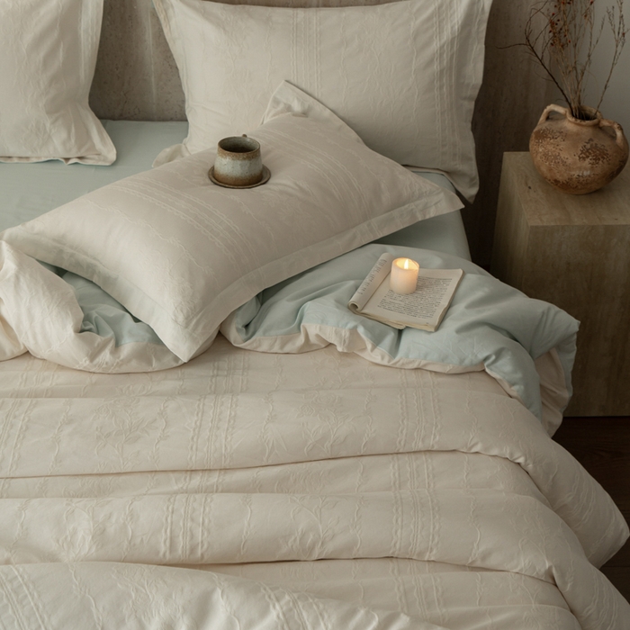 91家纺网 家纺一手货源 找家纺 爱思佳 2026新款A类全棉60s浮雕亮面提花系列四件套 花漾-蓝