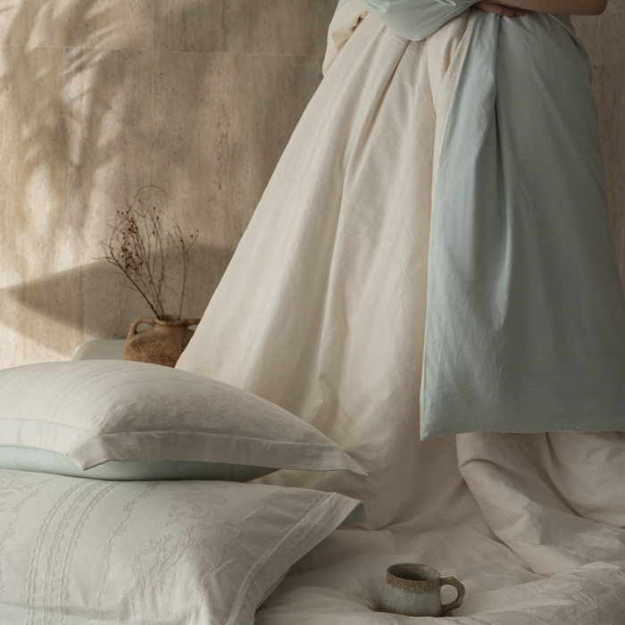 91家纺网 家纺一手货源 找家纺 爱思佳 2026新款A类全棉60s浮雕亮面提花系列四件套 花漾-蓝