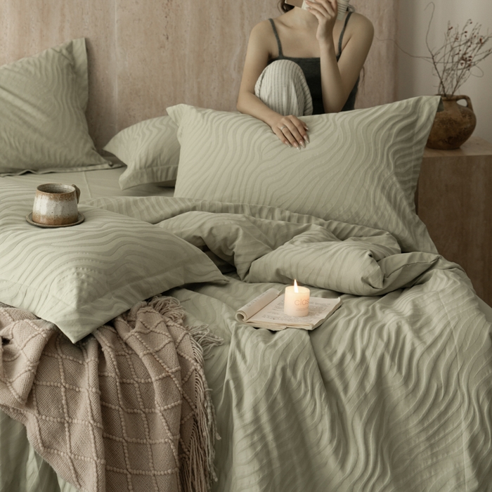 91家纺网 家纺一手货源 找家纺 爱思佳 2026新款A类全棉60s浮雕亮面提花系列四件套 杰斯绿