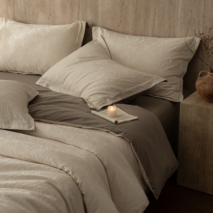 91家纺网 家纺一手货源 找家纺 爱思佳 2026新款A类全棉60s浮雕亮面提花系列四件套 克拉-灰