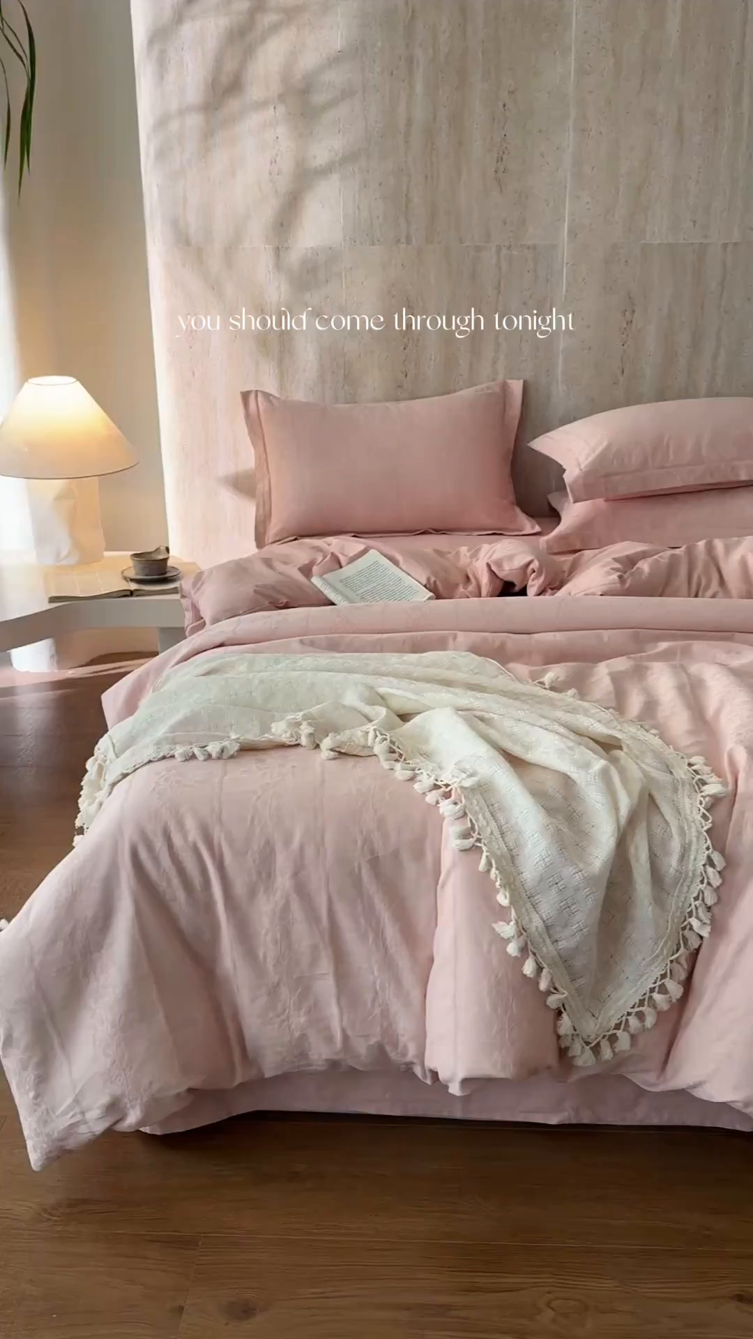 91家纺网 家纺一手货源 找家纺 爱思佳 2026新款A类全棉60s浮雕亮面提花系列四件套 浪漫粉