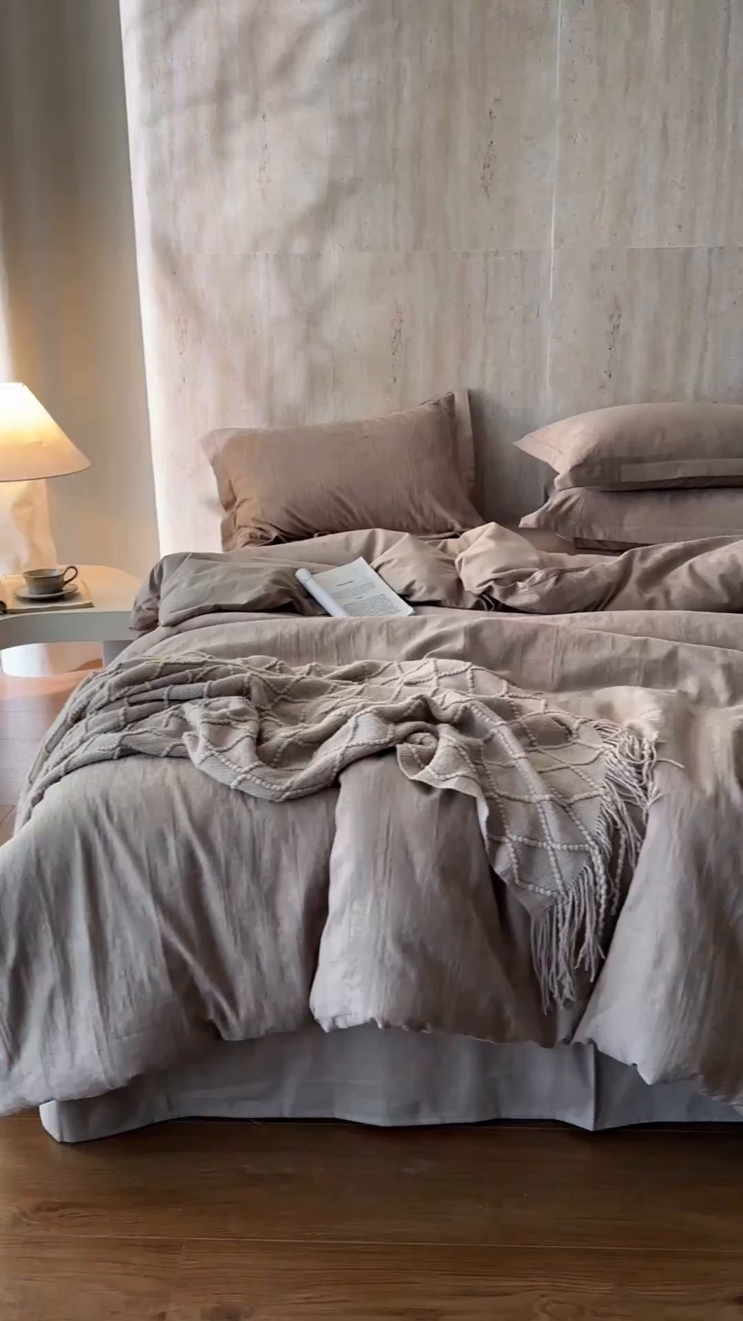 91家纺网 家纺一手货源 找家纺 爱思佳 2026新款A类全棉60s浮雕亮面提花系列四件套 里约灰