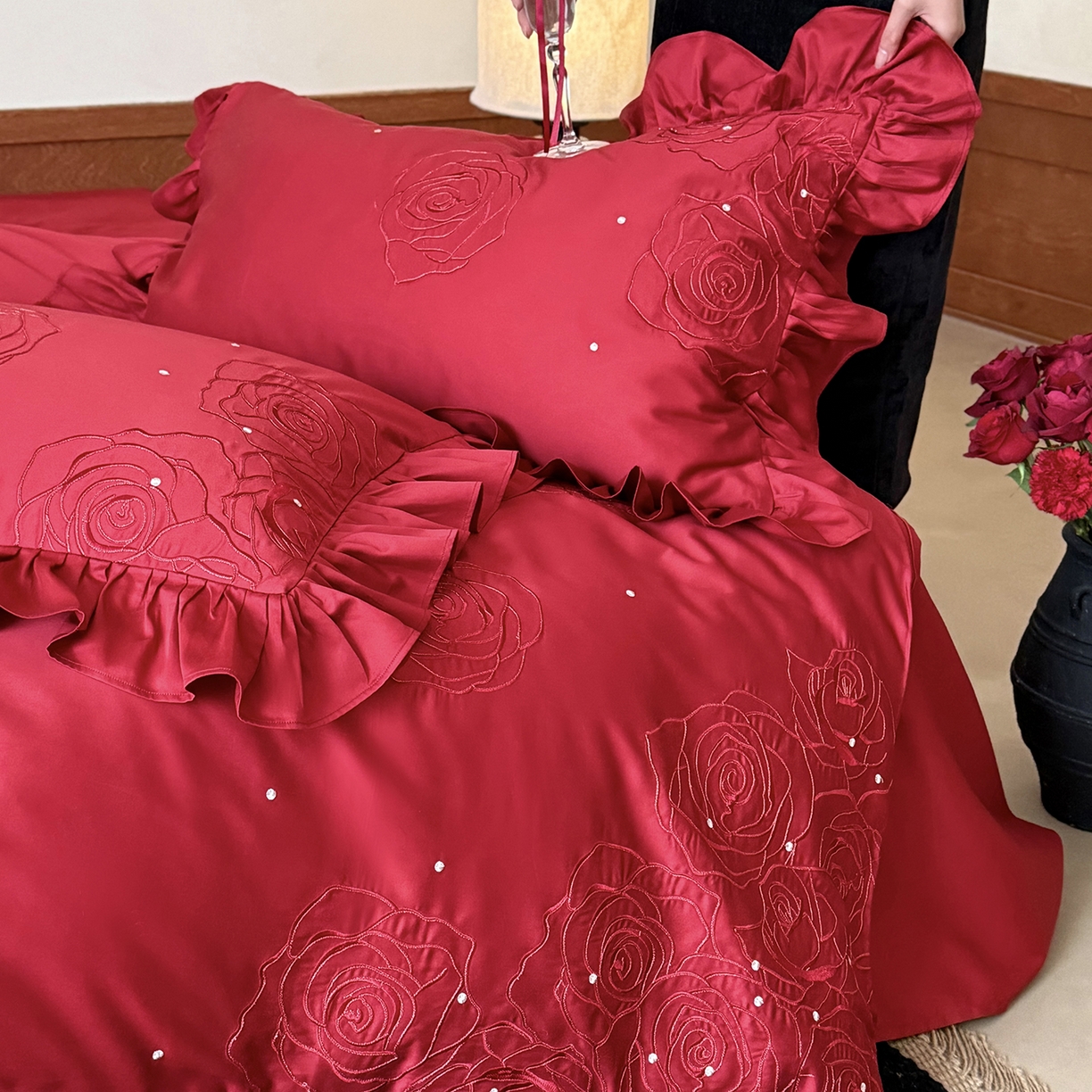 91家纺网 家纺一手货源 找家纺 （总）鹿班家居 2026春季新品100S长绒棉精密刺绣系列四件套-玫瑰祈愿（标准会员-20元）