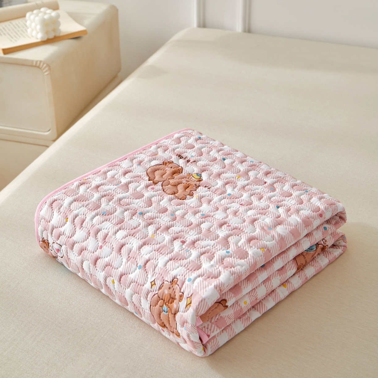 91家纺网 家纺一手货源 找家纺 永旺家纺 2026新款A类亲肤四季款防水垫子隔尿垫 卡皮巴拉