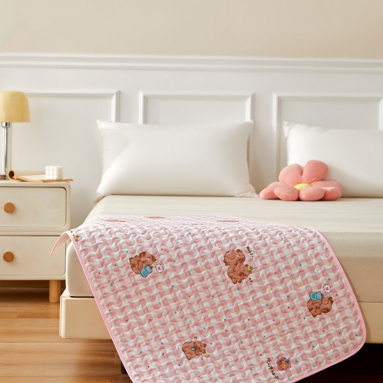 91家纺网 家纺一手货源 找家纺 永旺家纺 2026新款A类亲肤四季款防水垫子隔尿垫 卡皮巴拉