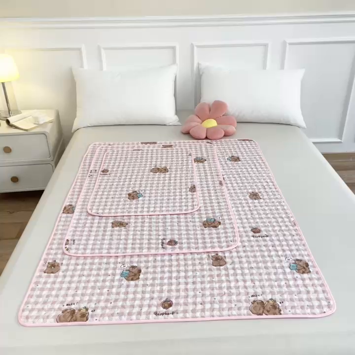 91家纺网 家纺一手货源 找家纺 永旺家纺 2026新款A类亲肤四季款防水垫子隔尿垫 卡皮巴拉