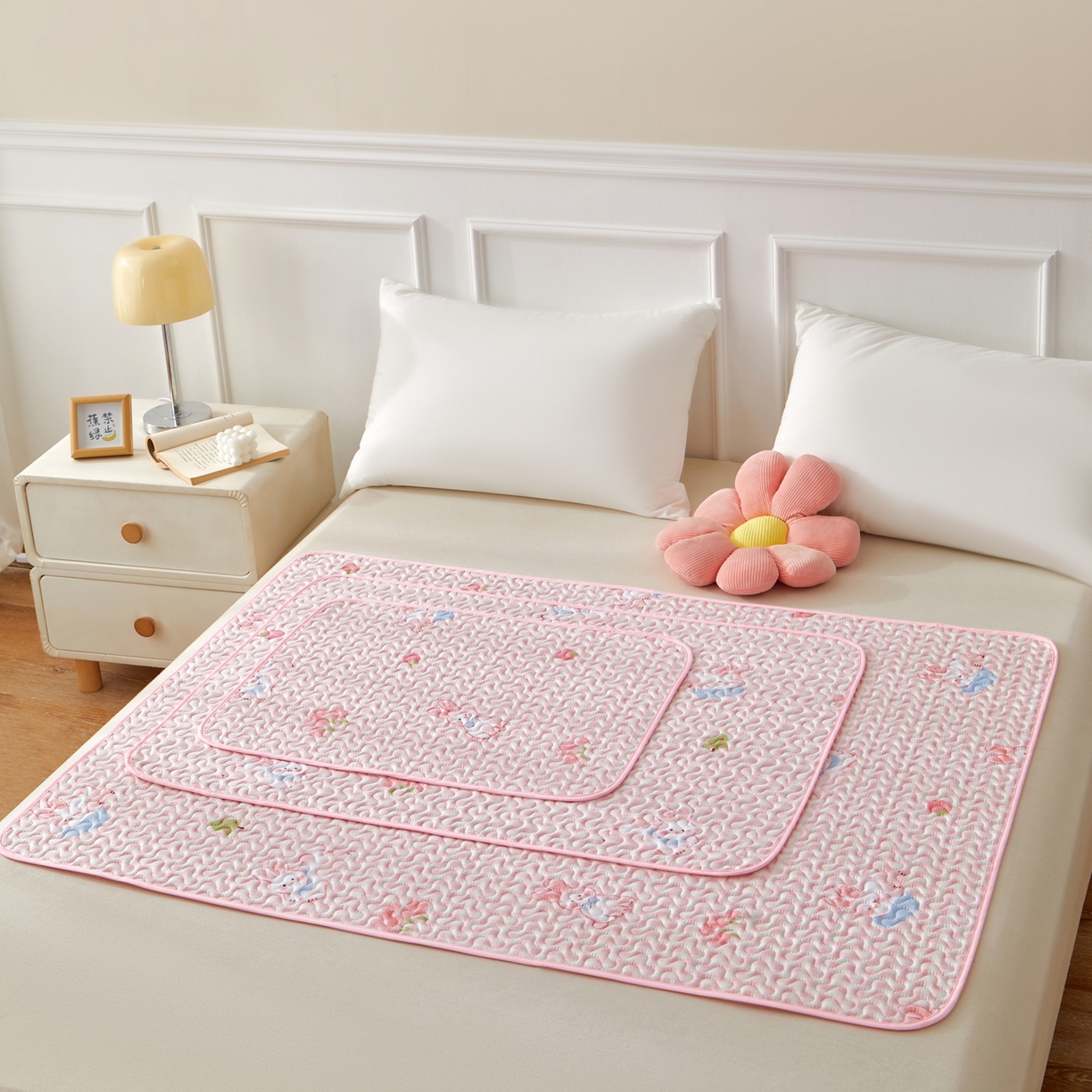 91家纺网 家纺一手货源 找家纺 永旺家纺 2026新款A类亲肤四季款防水垫子隔尿垫 可爱小兔