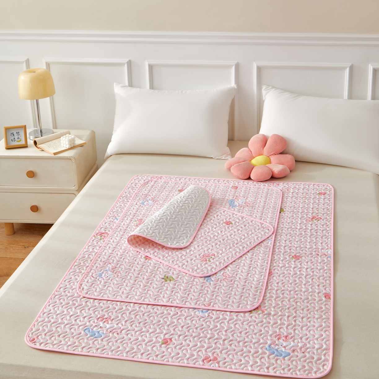 91家纺网 家纺一手货源 找家纺 永旺家纺 2026新款A类亲肤四季款防水垫子隔尿垫 可爱小兔