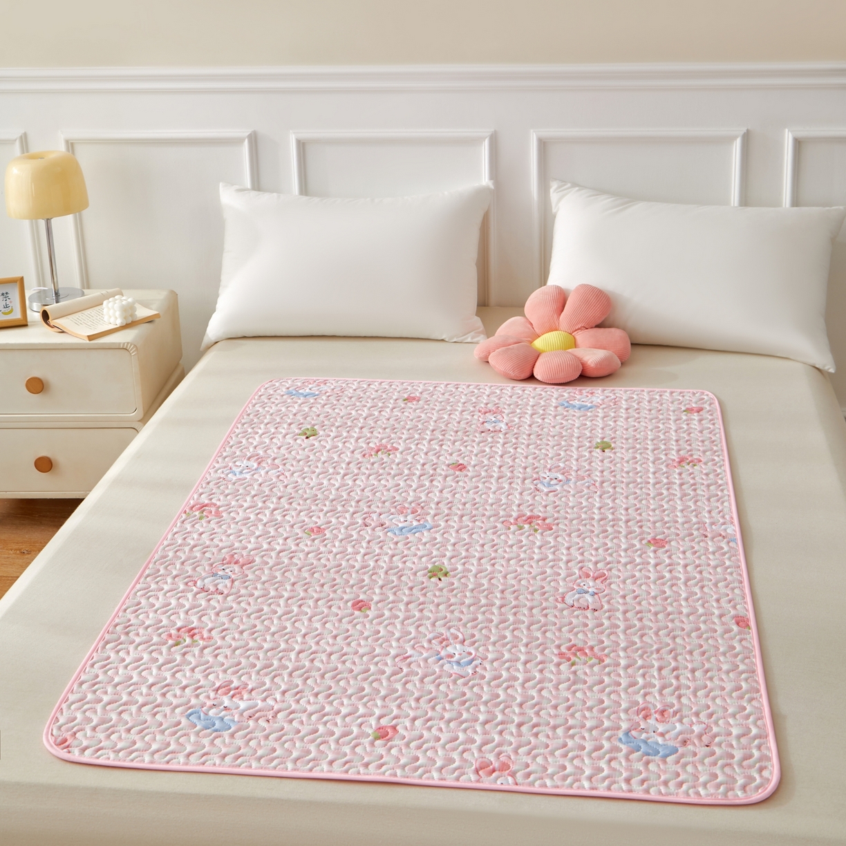 91家纺网 家纺一手货源 找家纺 永旺家纺 2026新款A类亲肤四季款防水垫子隔尿垫 可爱小兔