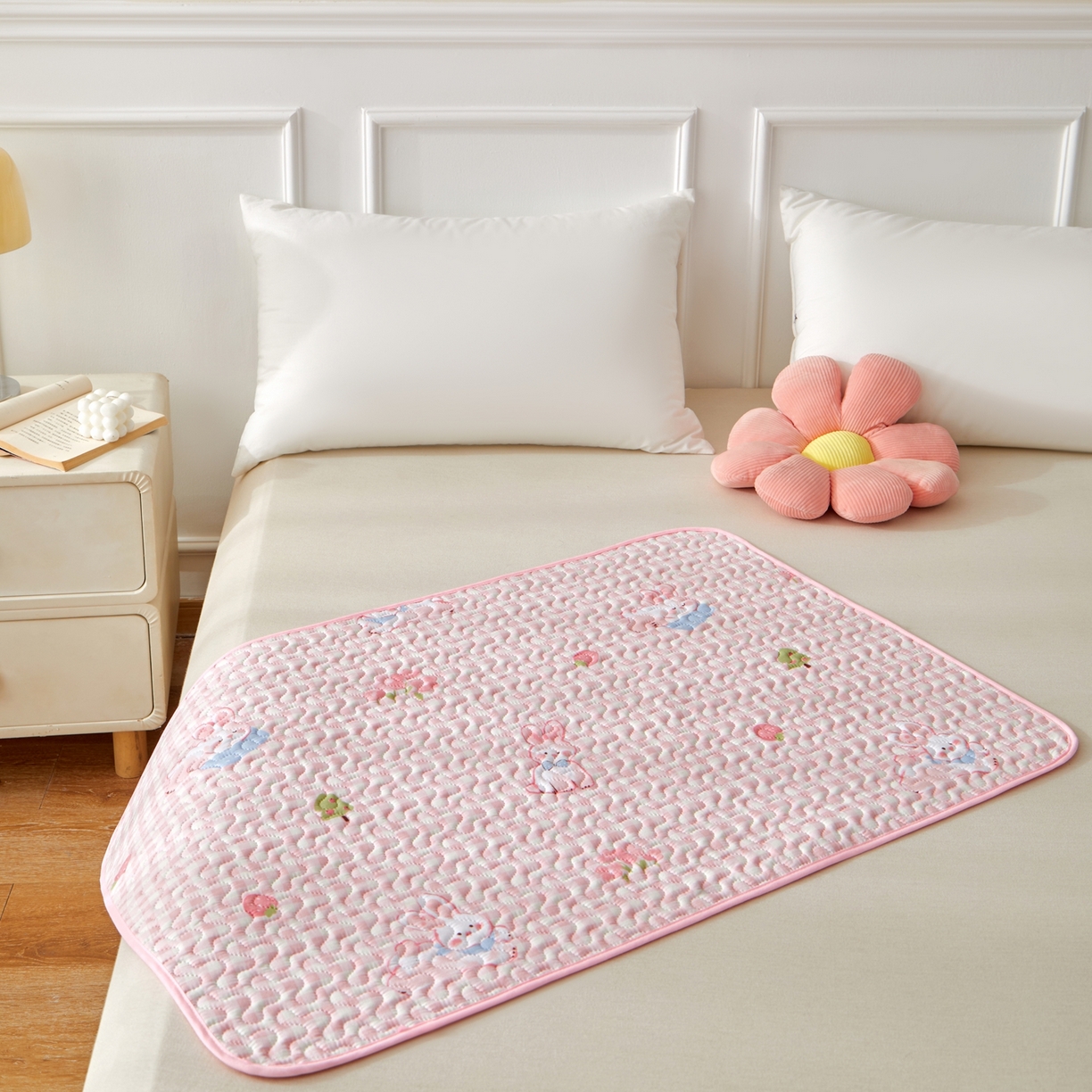 91家纺网 家纺一手货源 找家纺 永旺家纺 2026新款A类亲肤四季款防水垫子隔尿垫 可爱小兔