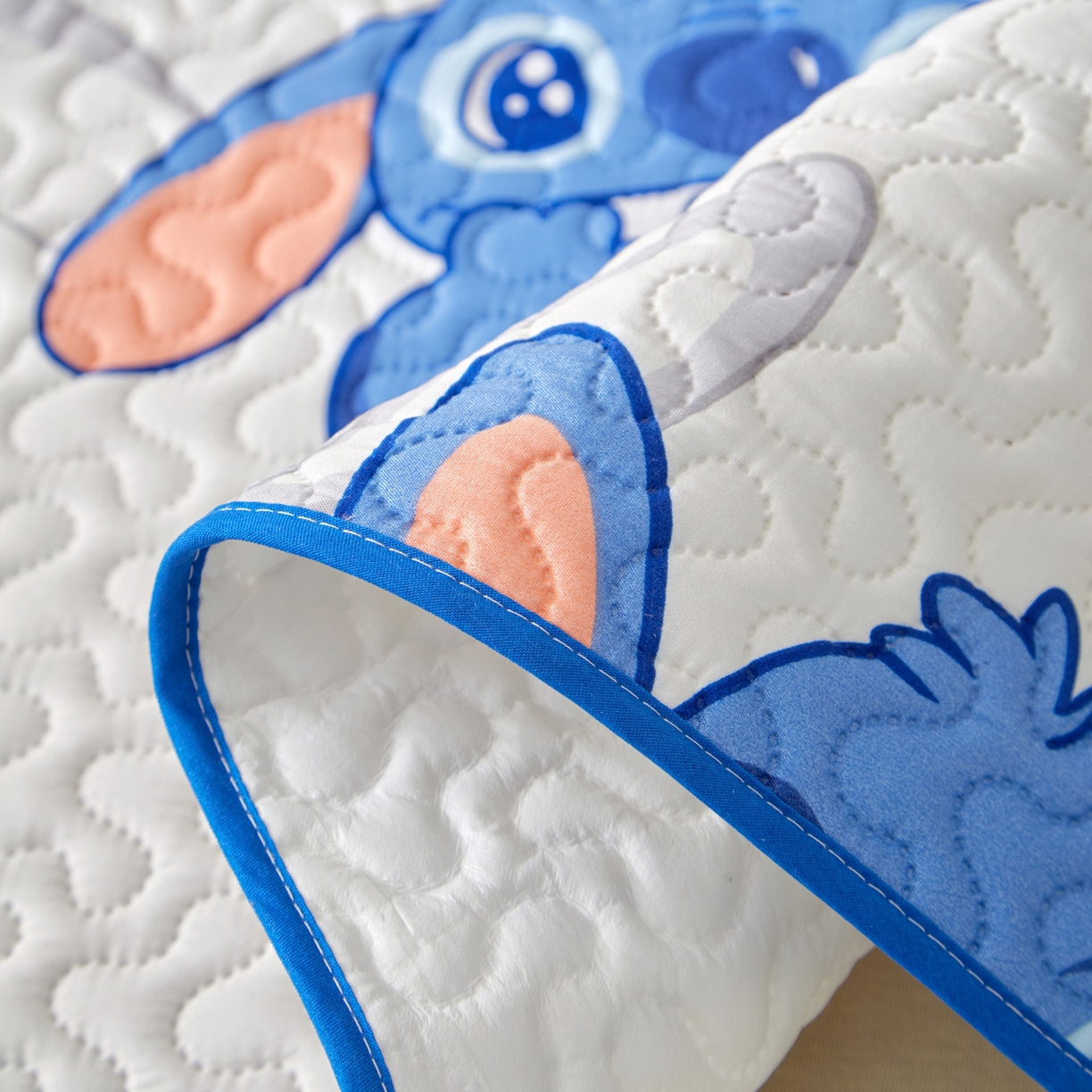 91家纺网 家纺一手货源 找家纺 永旺家纺 2026新款A类亲肤四季款防水垫子隔尿垫 史迪仔