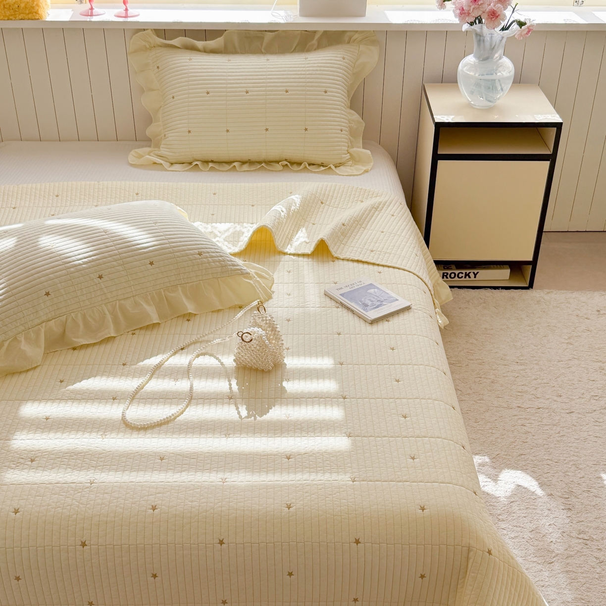 91家纺网 家纺一手货源 找家纺 琳可家居 2026新款双面60S全棉水洗棉刺绣床盖三件套可搭配同款夏被A类-星空间系列 星空间-浅黄