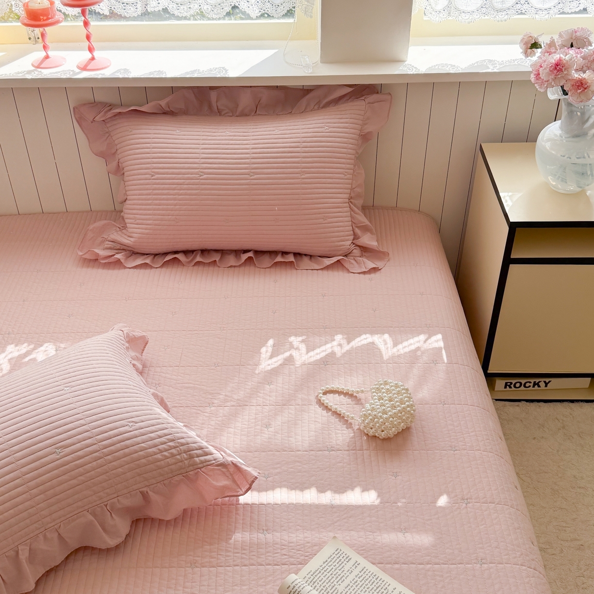 91家纺网 家纺一手货源 找家纺 琳可家居 2026新款双面60S全棉水洗棉刺绣床盖三件套可搭配同款夏被A类-星空间系列 星空间-樱粉