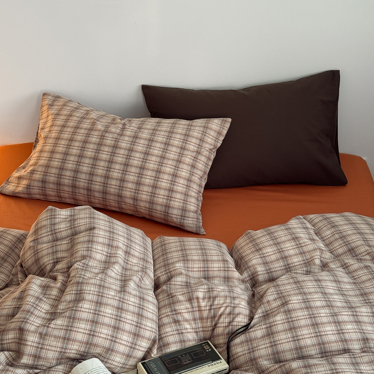 91家纺网 家纺一手货源 找家纺 蜜宿 2026新款全棉色织水洗棉四件套-茶色岛 茶色岛（枕套格纹+可可棕）