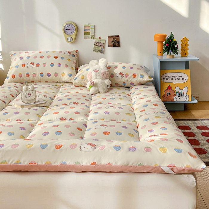 91家纺网 家纺一手货源 找家纺 艺菲阁家纺 2026新款水洗棉保暖亲肤床垫 彩色草莓